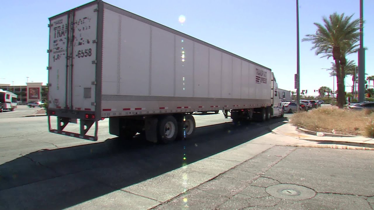 Водители грузовиков, проезжающие через Лас-Вегас, тратят огромные деньги на топливо, поскольку це...