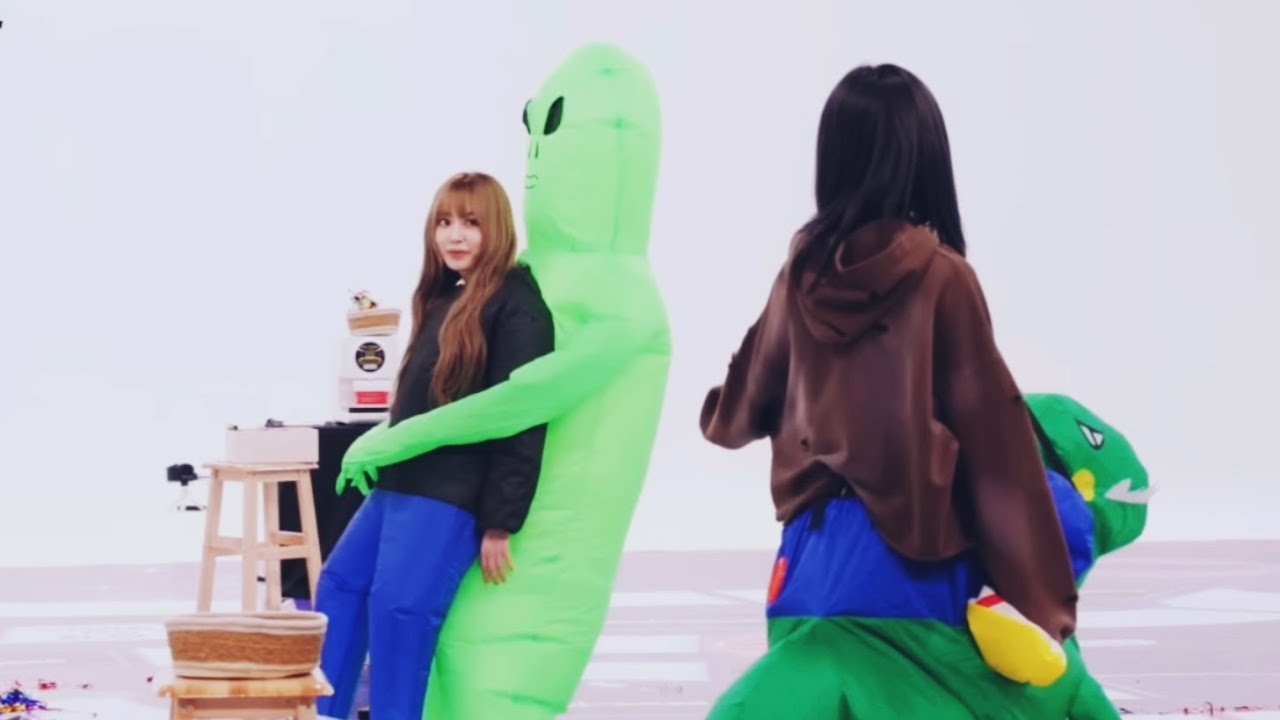 YUNJIN KKURA 🔥🧊 #hotcoolz - Teenage Dirtbag