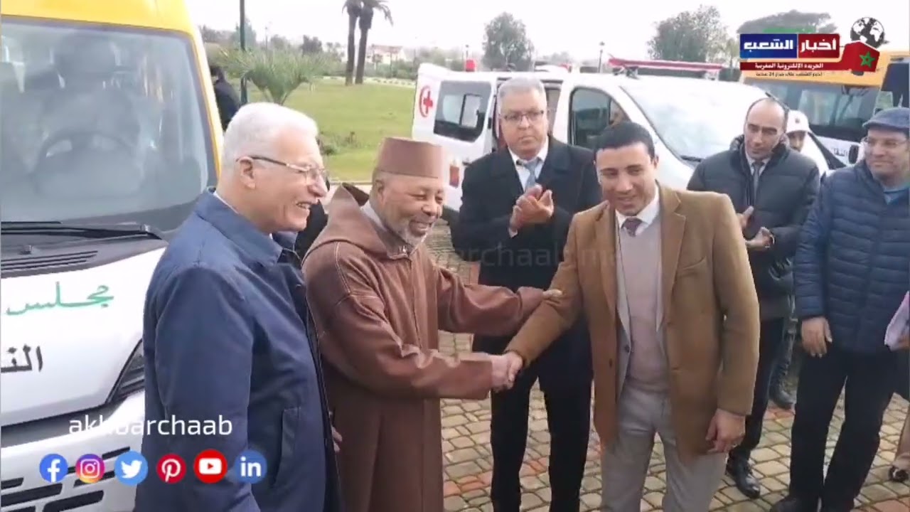 اشرف عامل إقليم بنسليمان على توزيع حافلات النقل المدرسي على بعض جماعات  بحضور عدد من الشخصيات 