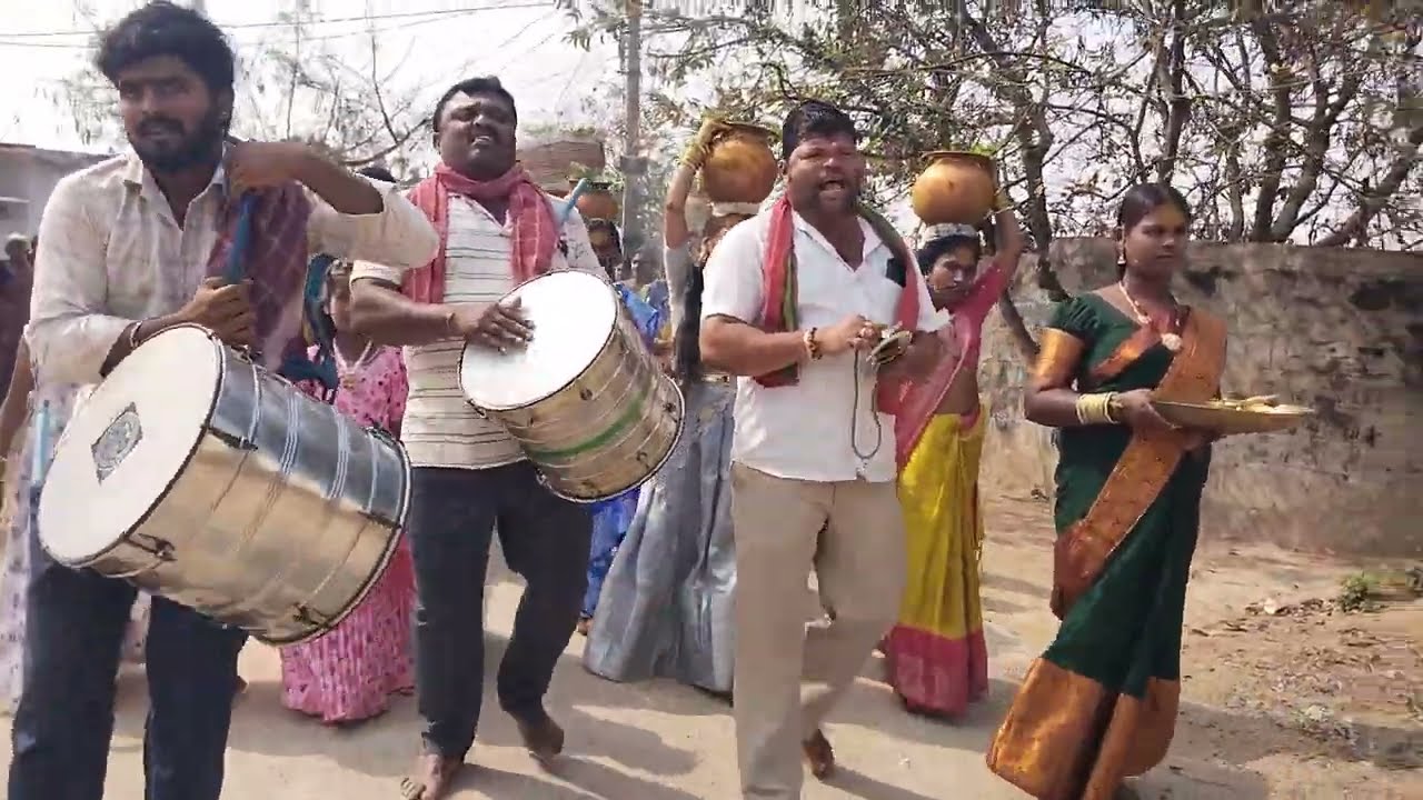 ఎల్లమ్మ తల్లి మరియు మల్లన్న స్వామి పుట్ట కాడికి పోవుట 🙏🙏🙏 Oggu Pujari...@bandisiddulu9360 