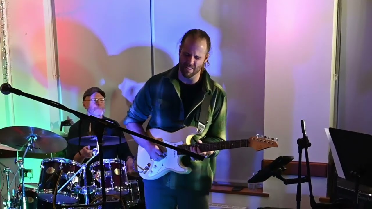 'Spectrum Analysis' by Dave Jones' Stratospheric - 12 Feb 2026 at Teign Jazz & Blues (Nikon Z7 II)