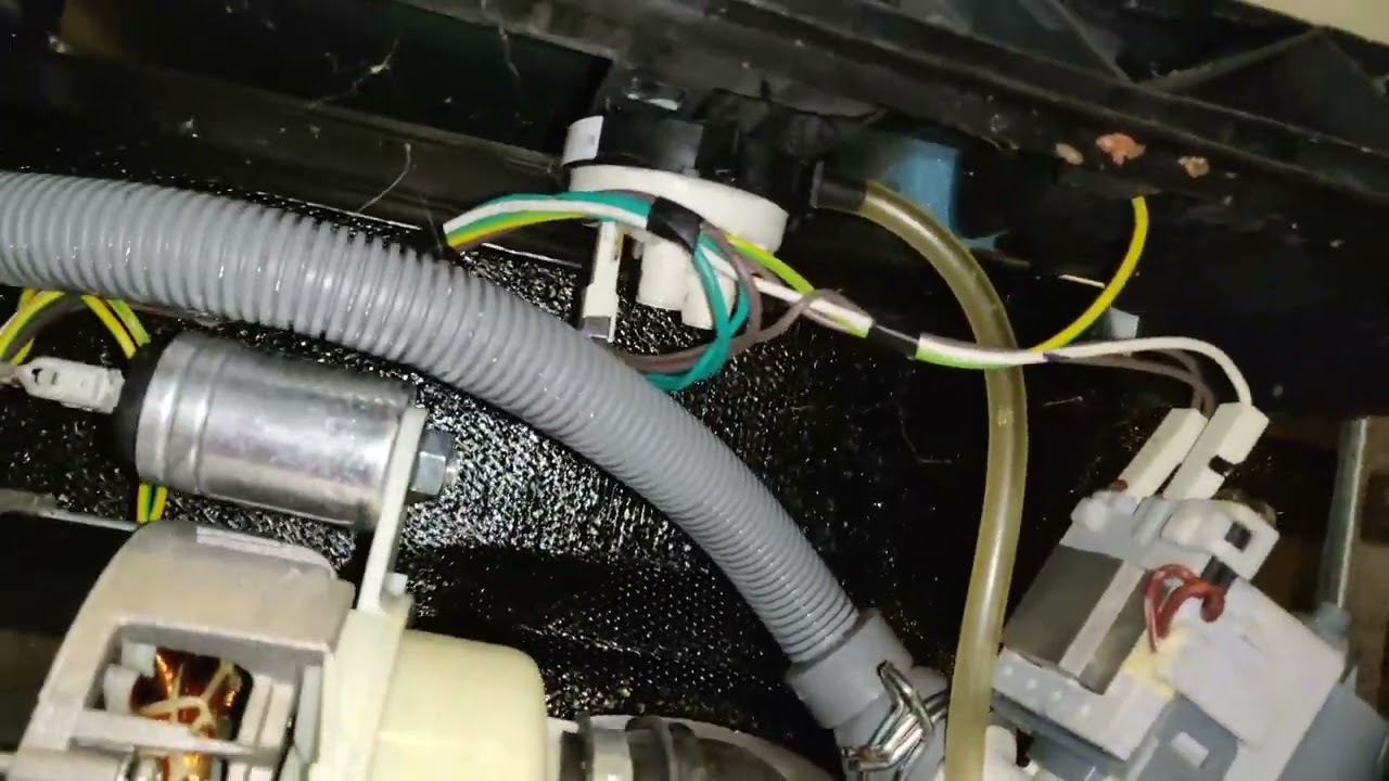 Candy Lave-vaisselle fuit par dessous