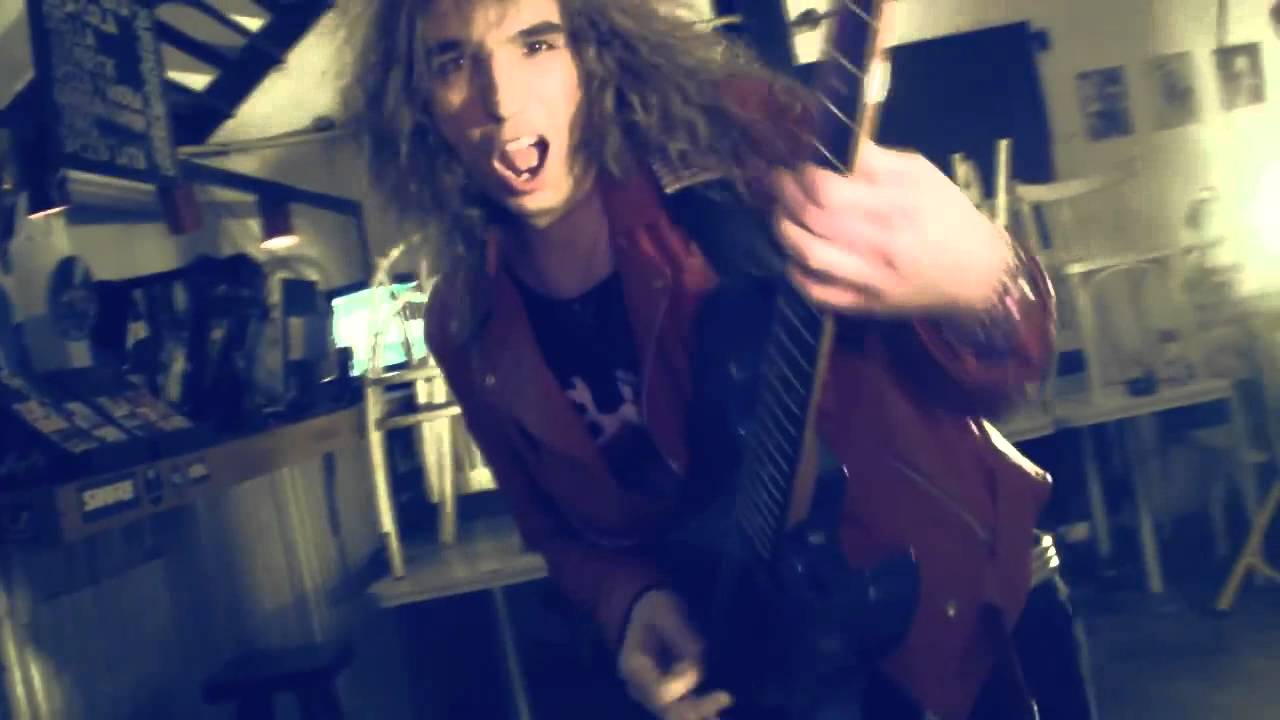 Gunner - Stricking 'Till Surrender (OFFICIAL VIDEO)
