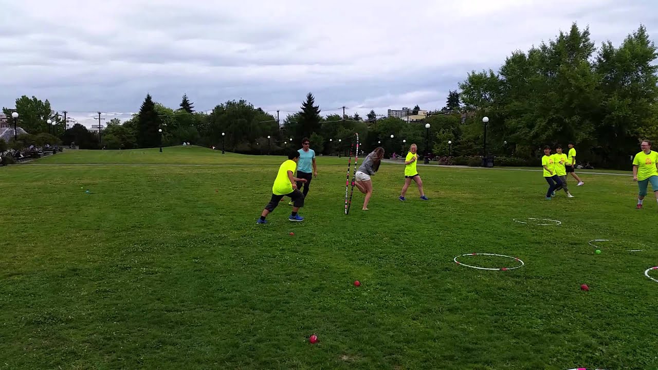 Giant hula hoop stunt record- 7 people!