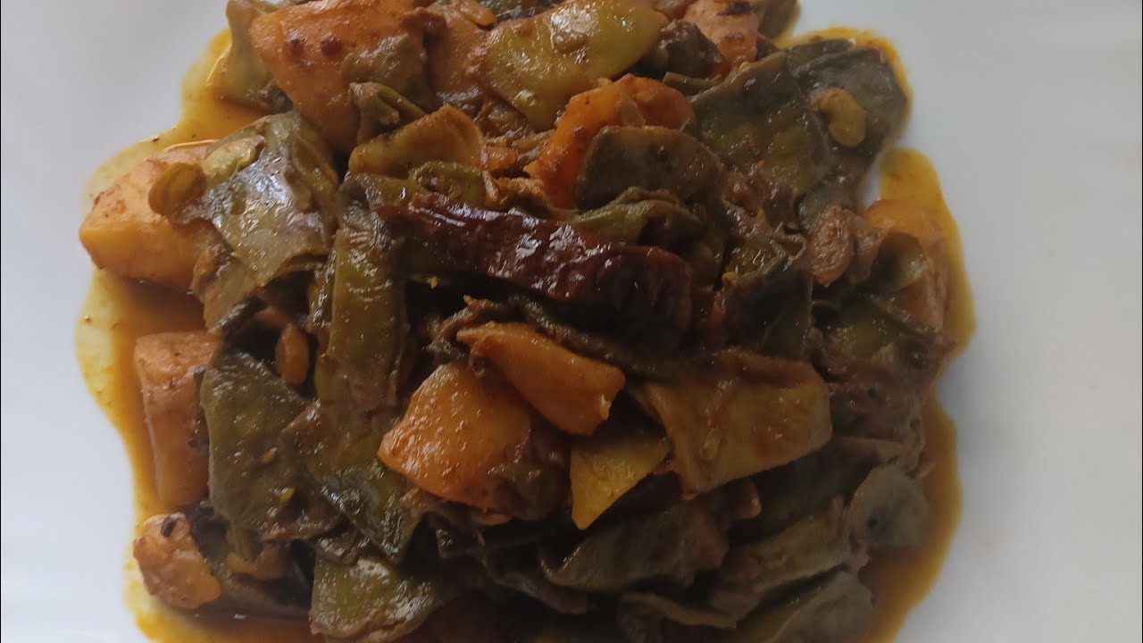 নিরামিষ ভাজা মশলা দিয়ে শিম চচ্চড়ি