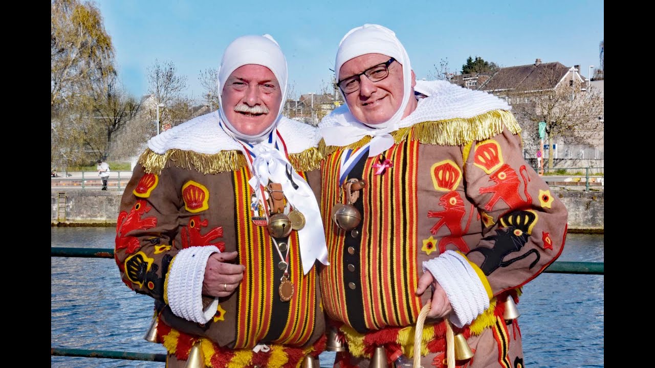 Gilles en Pierrots brengen kaarsenofferande