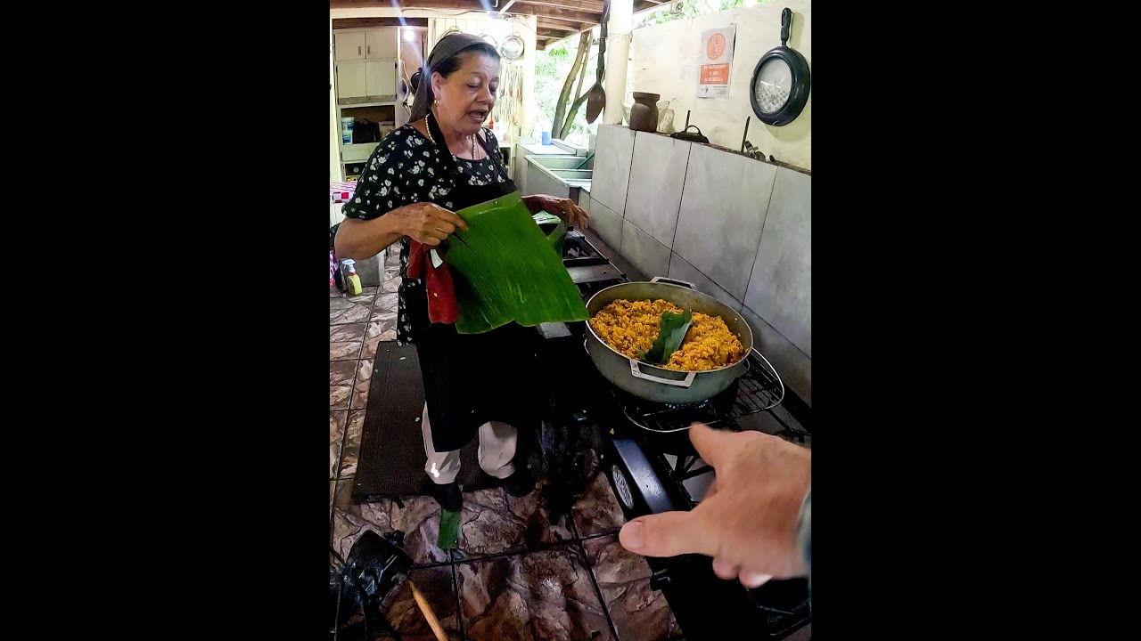 Arroz con Gandules Apastelado 🍲🌯 Receta Jibara de Campo ❤️🇵🇷 en Hoja de Platano por Do&ntilde;a Gladys Sabr