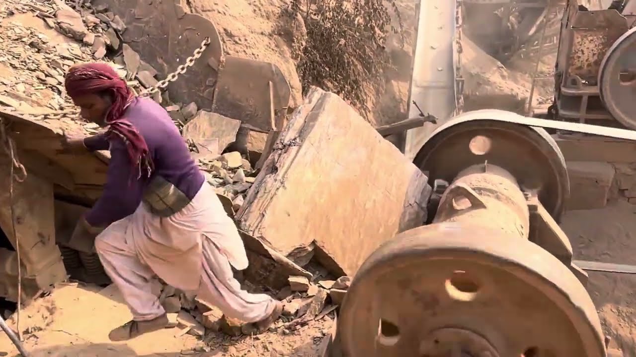 How stone Crushing works? 🔥Sand Crushing 🔥ASMR HOW to Crush Rocks  ? heavey Machinery#goviral 