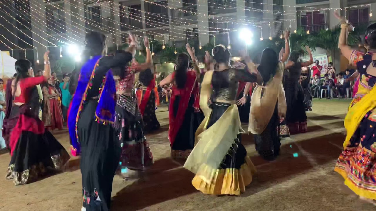 Garba dance | learn garba steps |Easy garba dance steps |Navratri celebration in ahmedabad