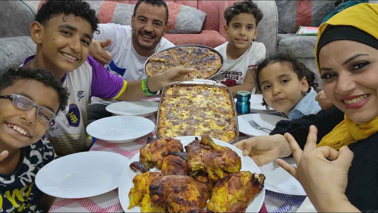 تحدي اكل مع لمه العيله على صينيه الفراخ بالخلطه الصفراء وصينيه مكرونه بشاميل وصينيه جلاش باللحمه