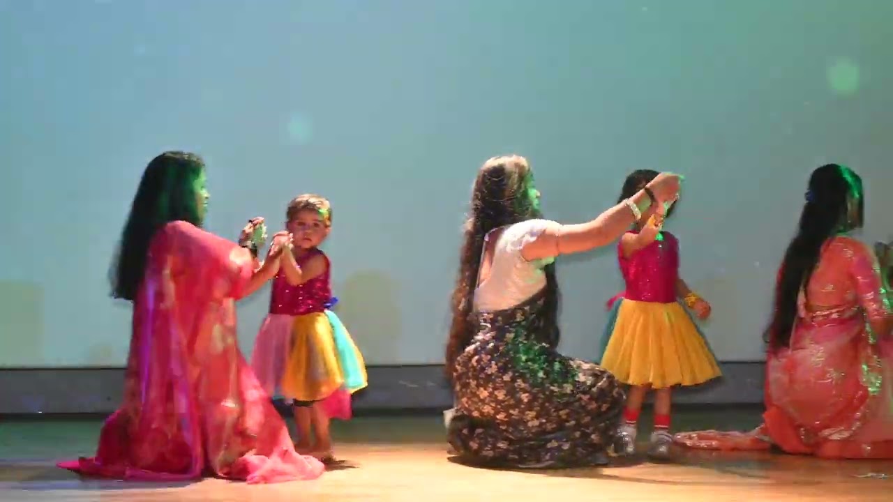 PG class performance with mothers ( Tu jo mila and Meri duniya) |The Santa Kidz Pratapnagar