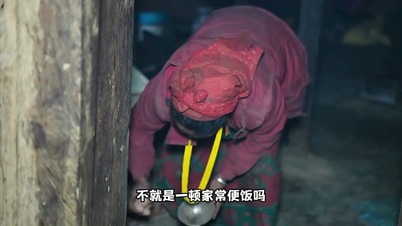 尼泊尔翠花在家做饭，煮了一锅土豆蔬菜，日子过得太苦了#原生态美食#农村趣事#尼泊尔