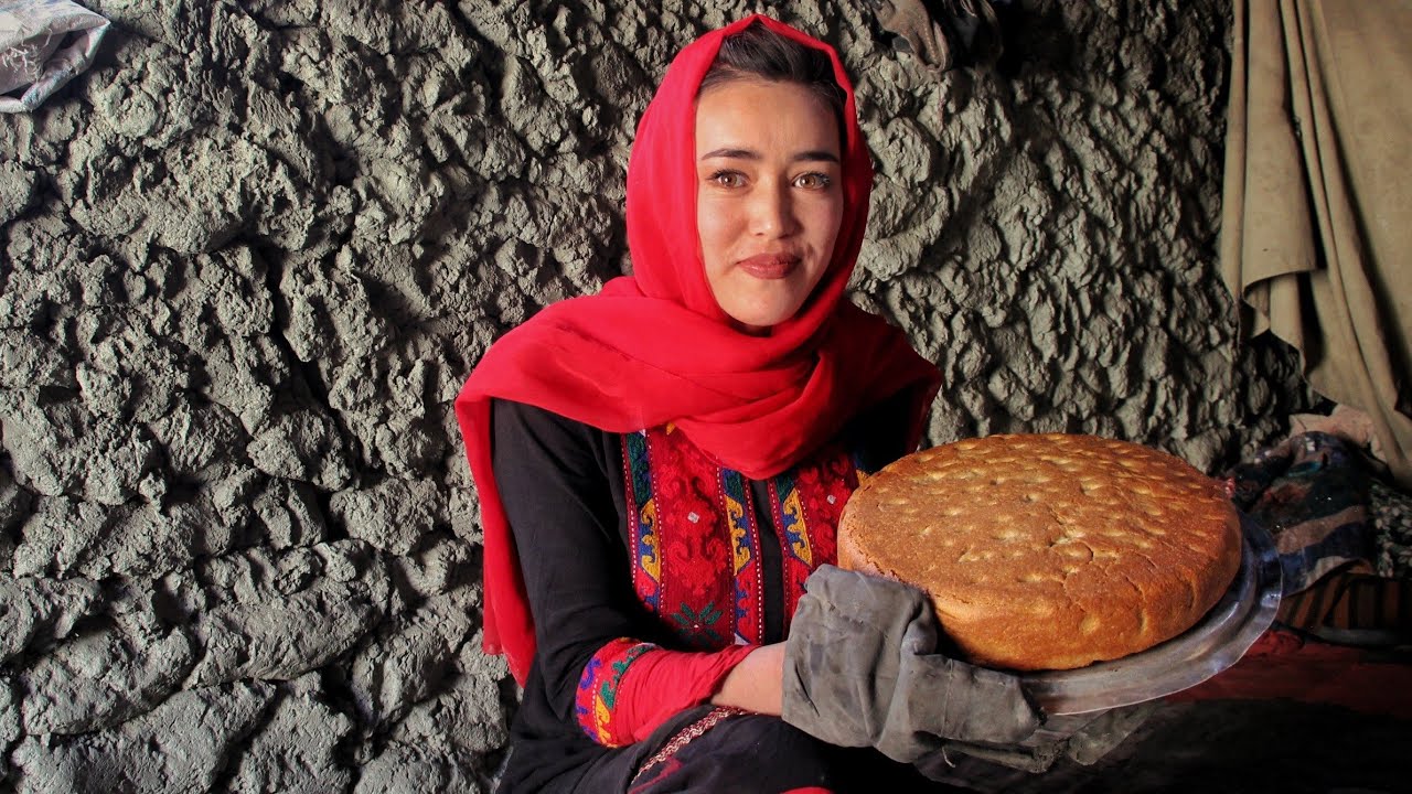 Village Life in Afghanistan | Afghan Best Naan Degi| Young Girl Cooking Her Traditional Food