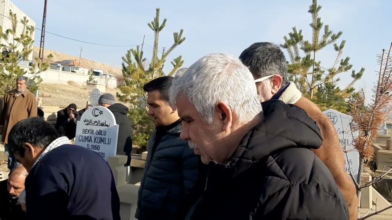 Kayseri ili  / Pınarbaşı ilçesi  / Büyük KARAMANLI Köyünden GÜLLÜ KUMLU  ' nun cenazesi .