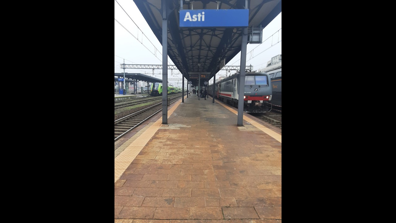 Un po' di treni alla stazione 1 (con canzone scelta appositamente di sottofondo)