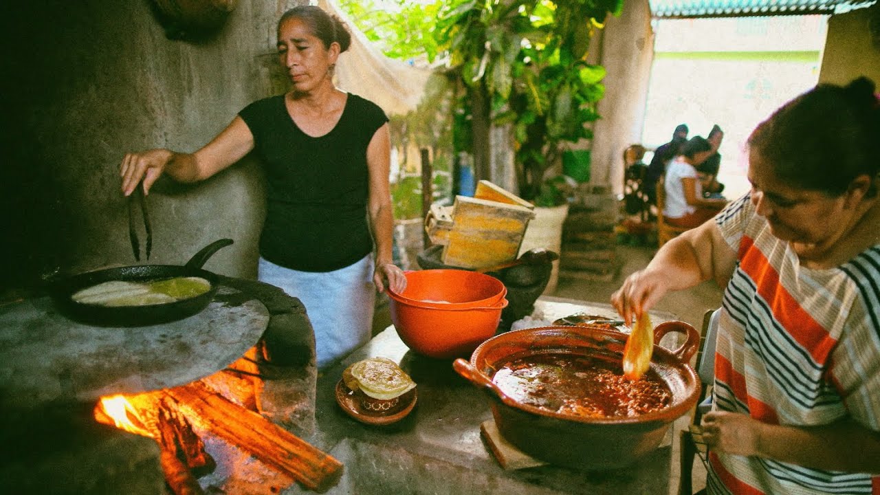 Mujeres de Fuego: cocinas tradicionales colimotas
