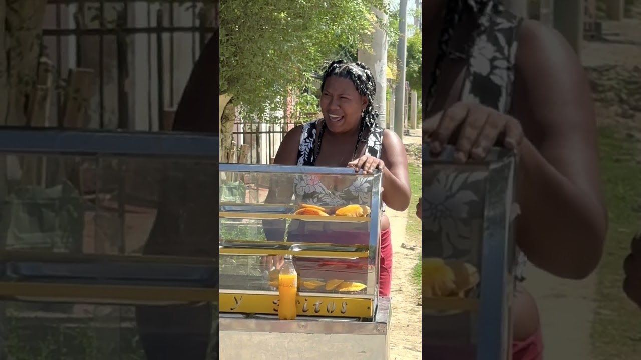 La vendedora de 🥟 empanadas ( grabando con el bárbaro )