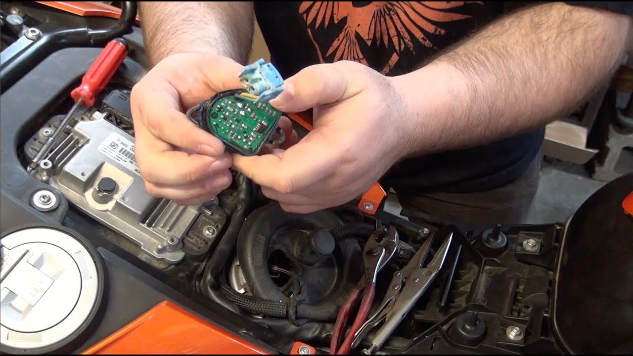 BMW F800GS Fuel Pump Controller diagnosis/replacement