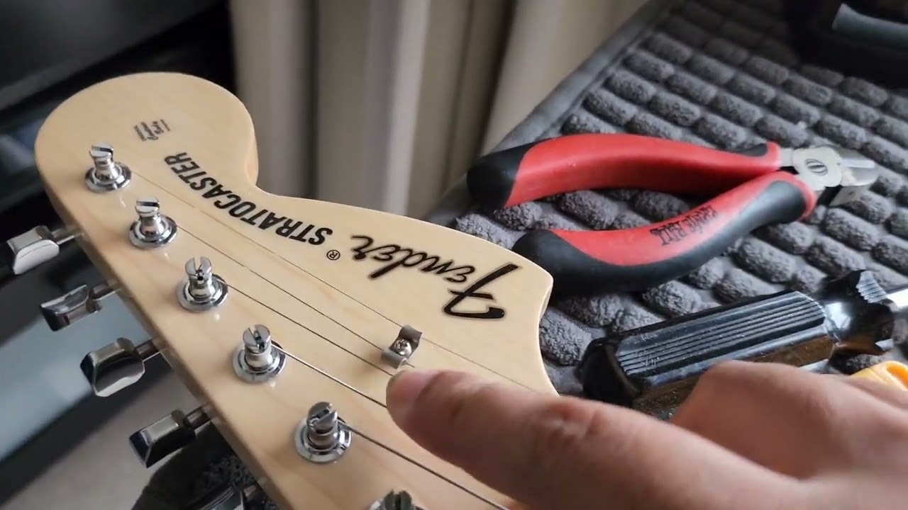 Fender Japan Traditional II 70's Strat. a Stratocaster with the largest fretwire?