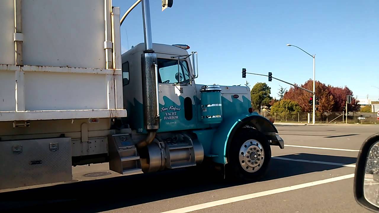 Classic Peterbilt with Detroit Diesel 2 Stroke