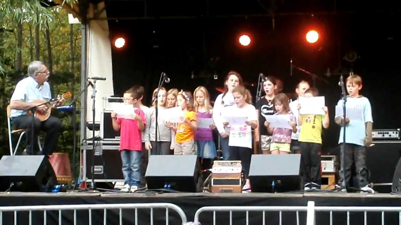 Les Beurbis Gallèses avec les enfants de Helléan, La Croix Helléan et la Grée st Laurent