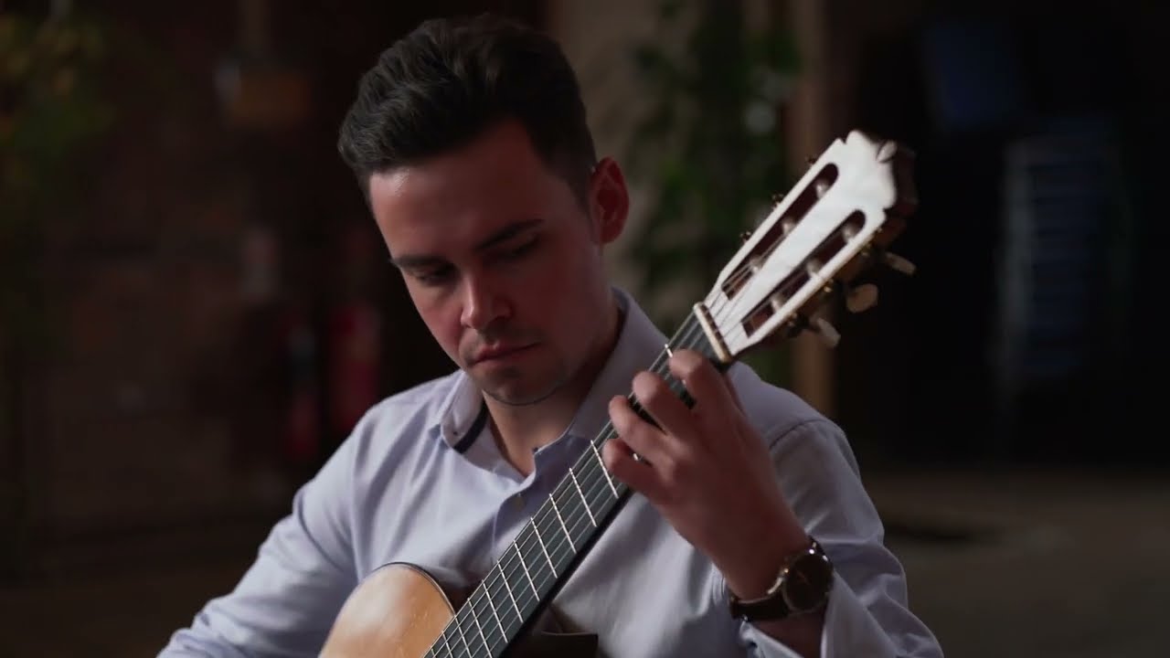 Haydn Bateman plays Sugarloaf Mountain by Gary Ryan
