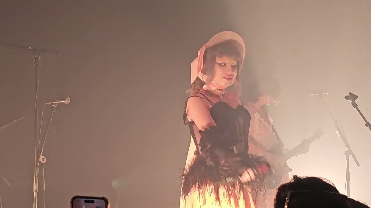 Jazmin Bean - Saccharine  /Live Amsterdam 2023