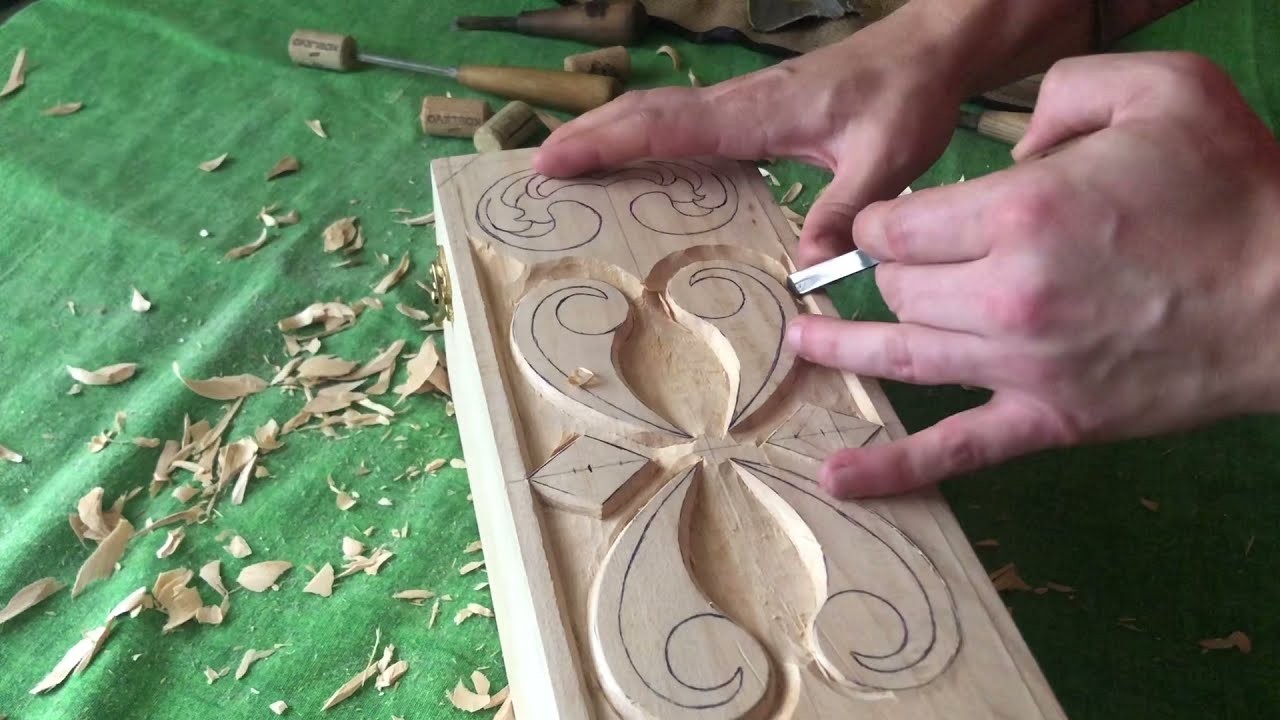Porta bottiglia! Intagliamo una porta bottiglia in legno di tiglio