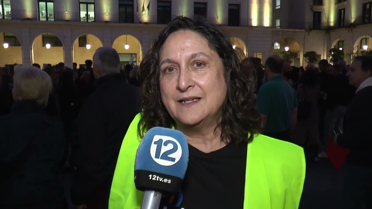 Concentración por una vivienda digna en Alicante
