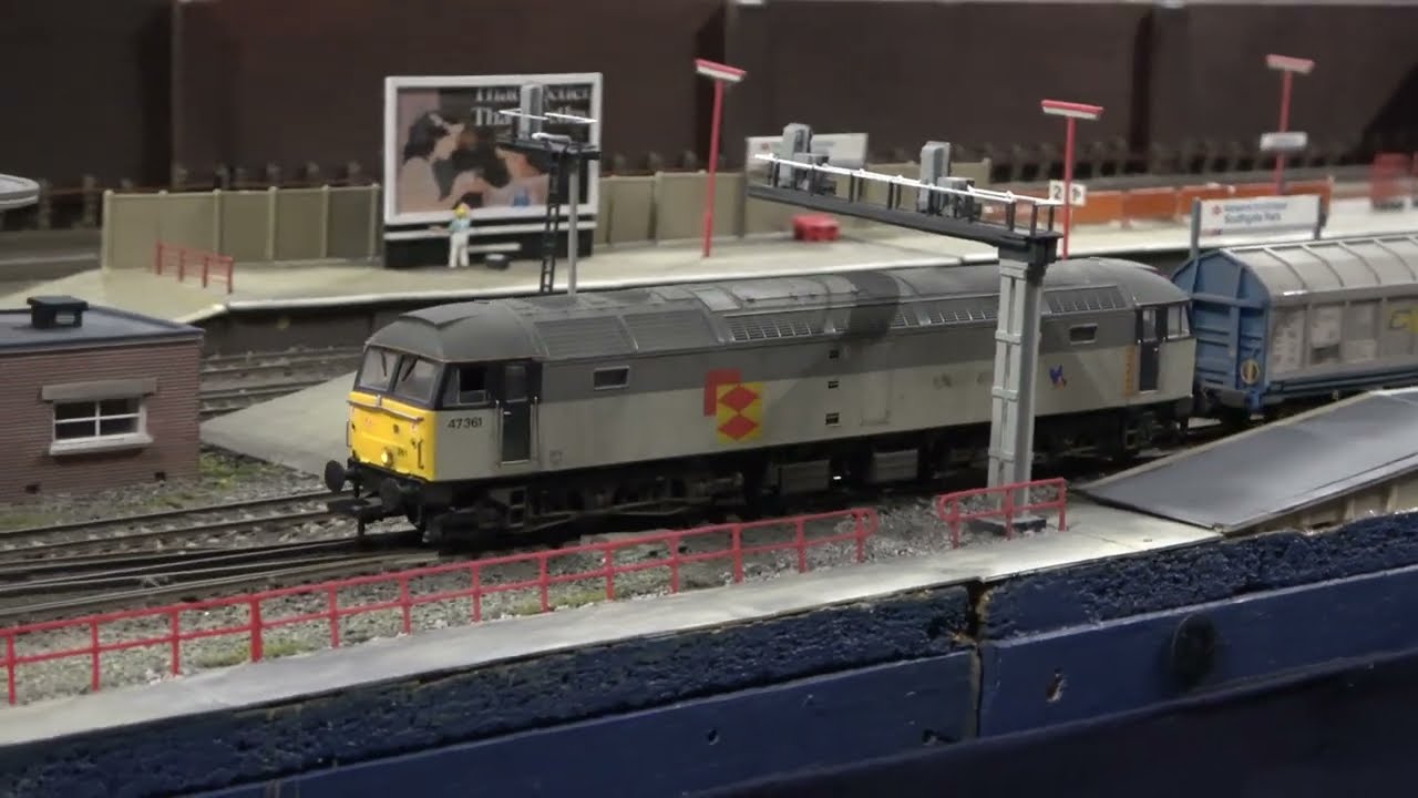 'SOUTHGATE PARK' NETWORK SOUTHEAST OO Gauge Model Railway