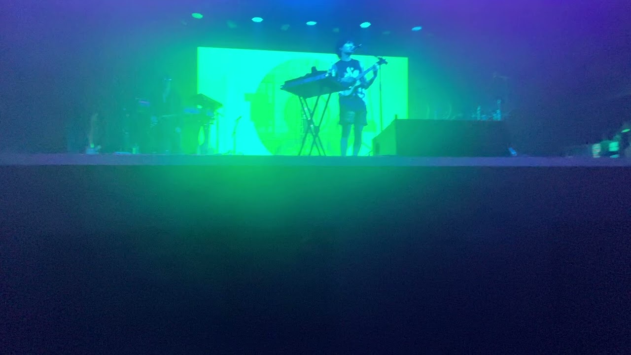 BoyWithUke Toxic  live BURNOUT Tour