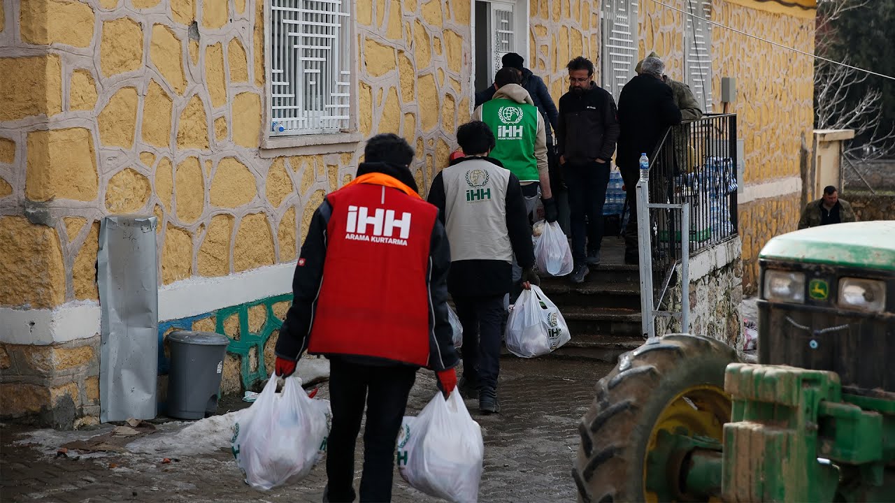 İHH deprem b&ouml;lgelerinde 7 bin 21 kişiyle &ccedil;alışıyor