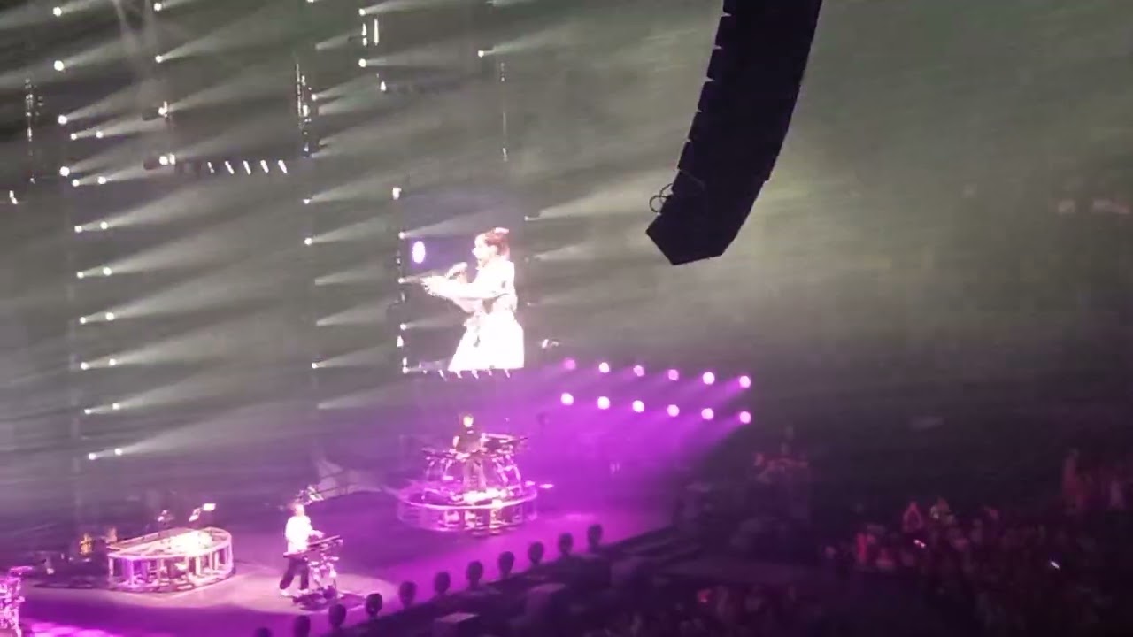 Zwaartekracht (Regi & Laura Tesoro) - live Sportpaleis (25/10/2025)