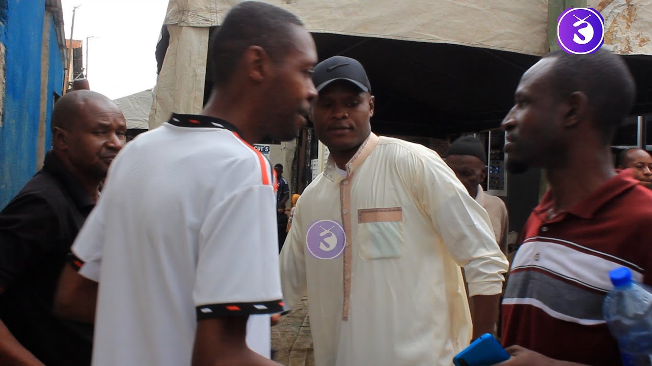 MCHEZAJI MBWANA SAMATA ALIVYOWASILI KWENYE MSIBA WA BABA YAKE NYUMBANI KWAO MBAGALA....