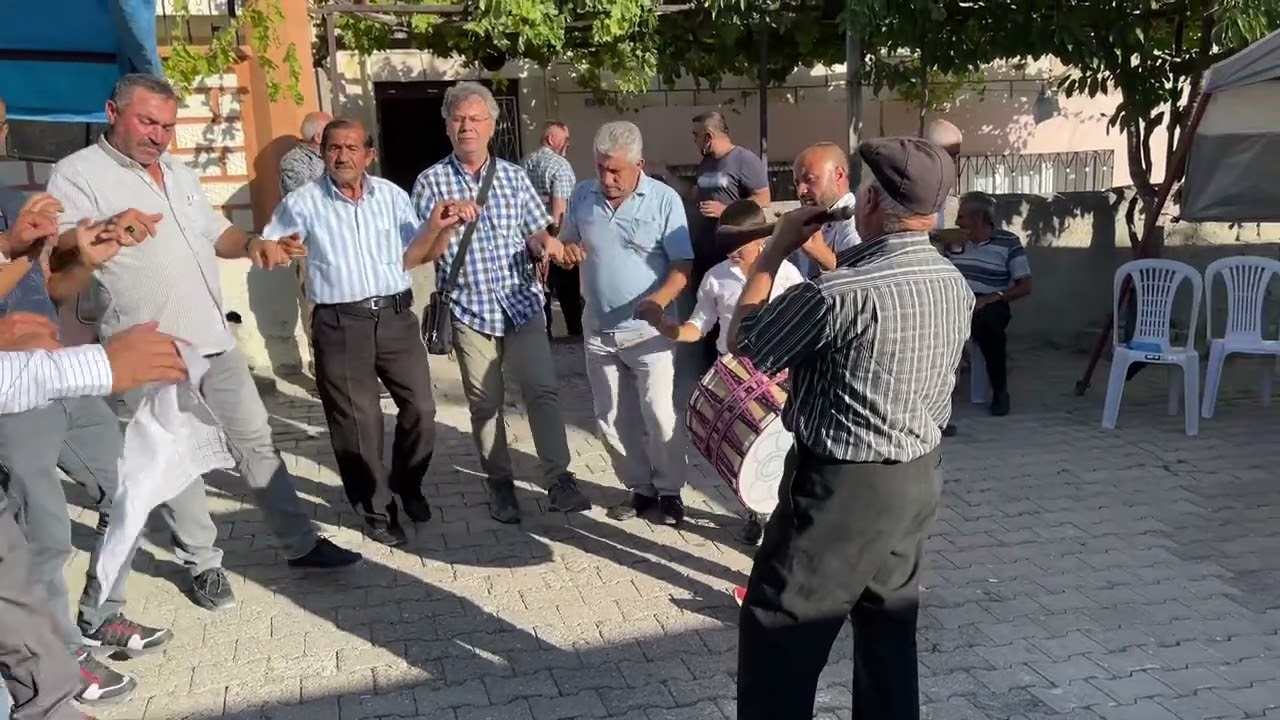 Meşhur 3 Ayak Halay. Yakatarla K&ouml;y&uuml; &Ccedil;ok G&uuml;zel Halay &Ccedil;ektiler Bravooo Sizlere