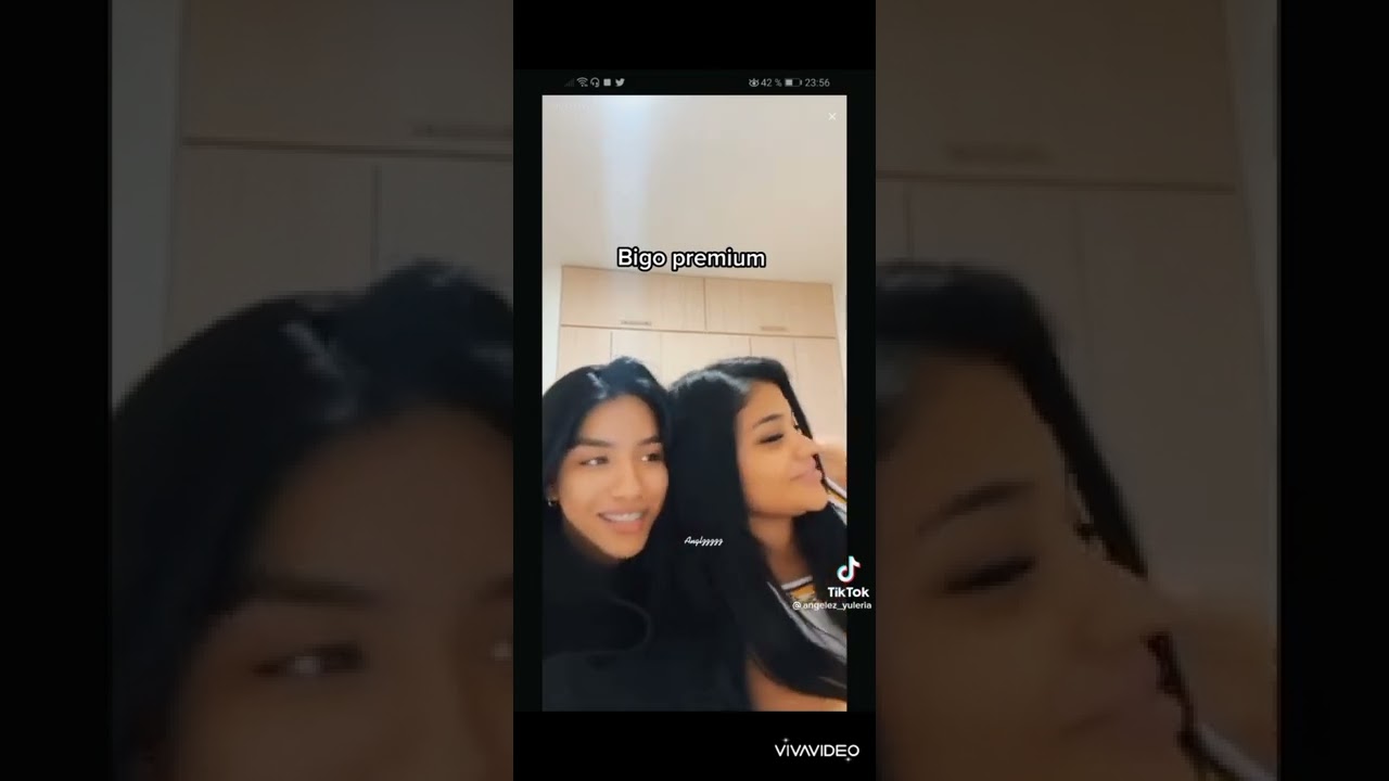 Hermosa pareja yuleria, besos en live