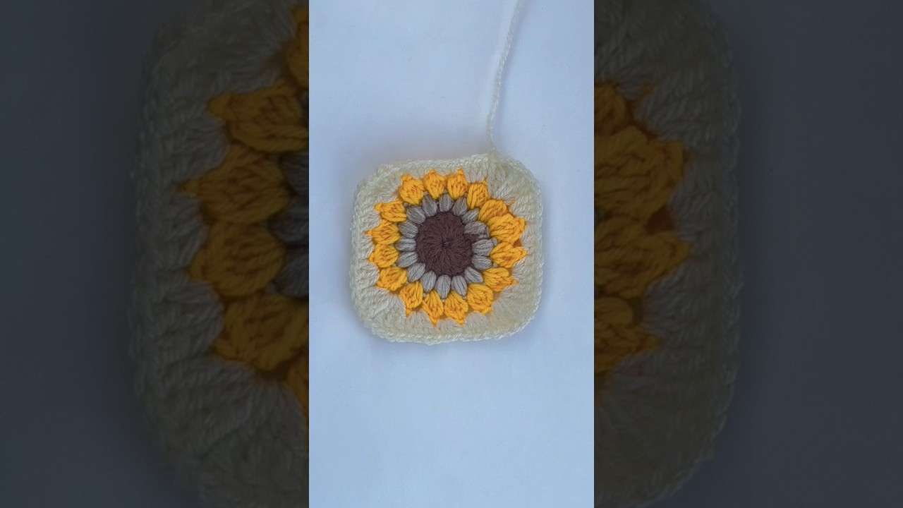making Granny square - Crochet magic in seconds 🪡