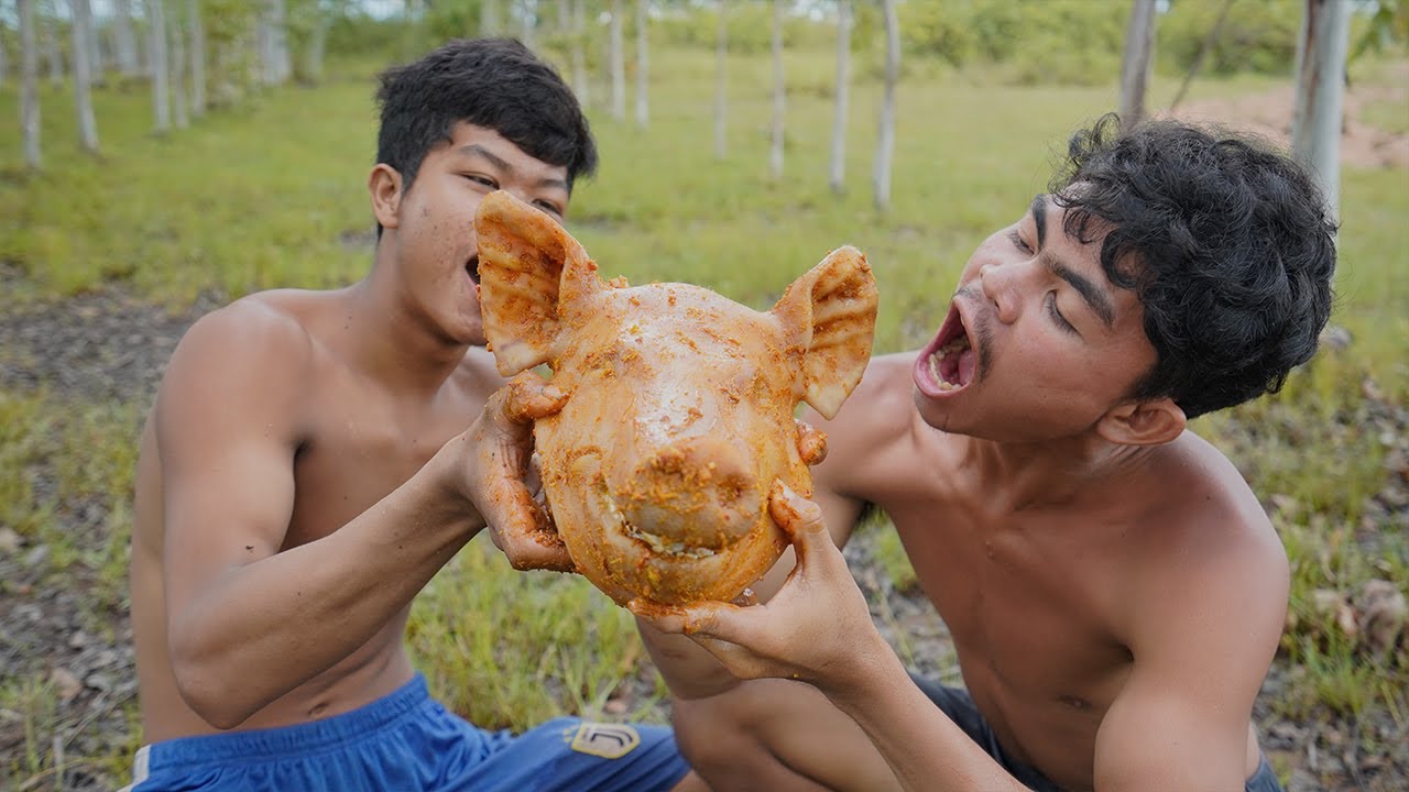 How To Make the Best Roasted Crispy Big Pig Head With Spicy Sauce Recipe