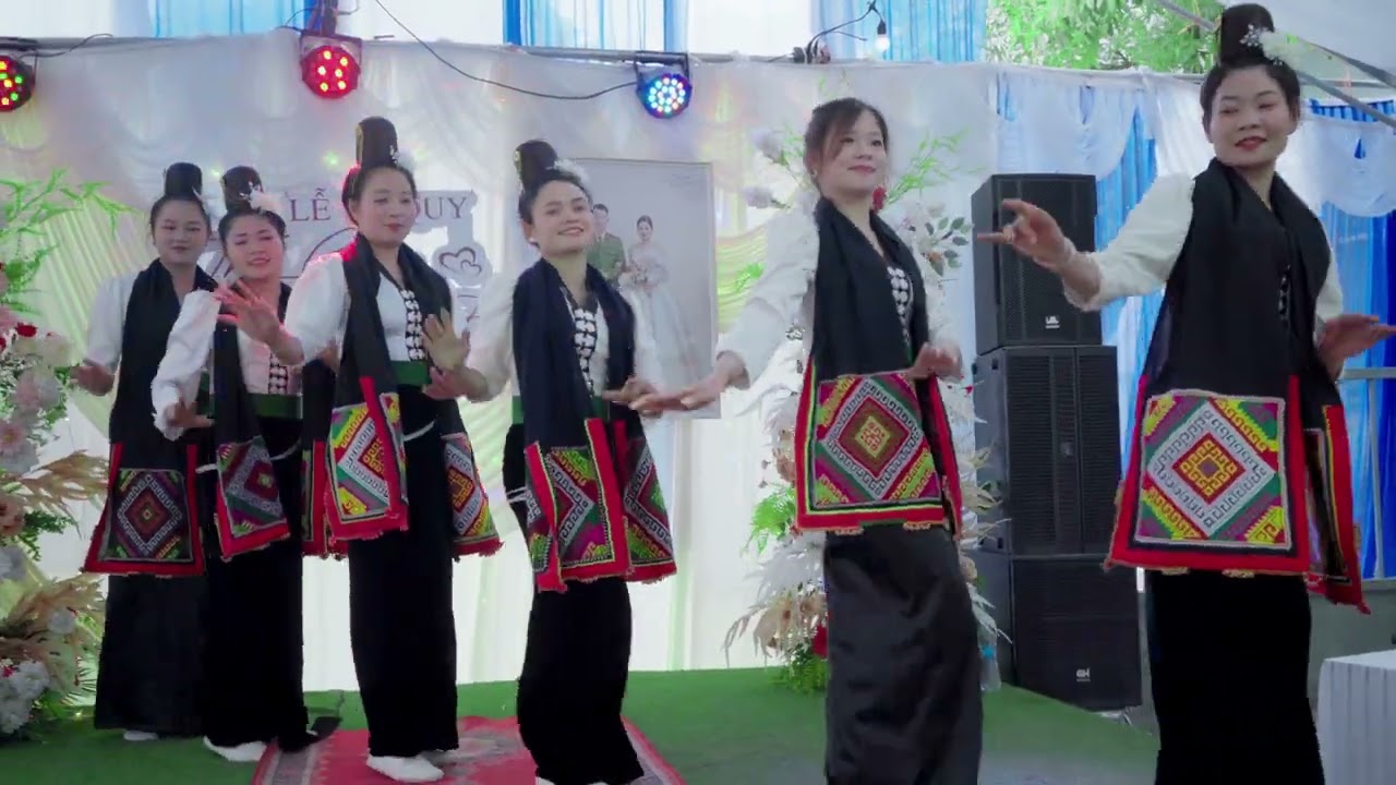 MÚA KHĂN PIÊU MỪNG LỄ VU QUY ĐỘI MÚA GIA ĐÌNH XINH ĐẸP MÚA DẺO