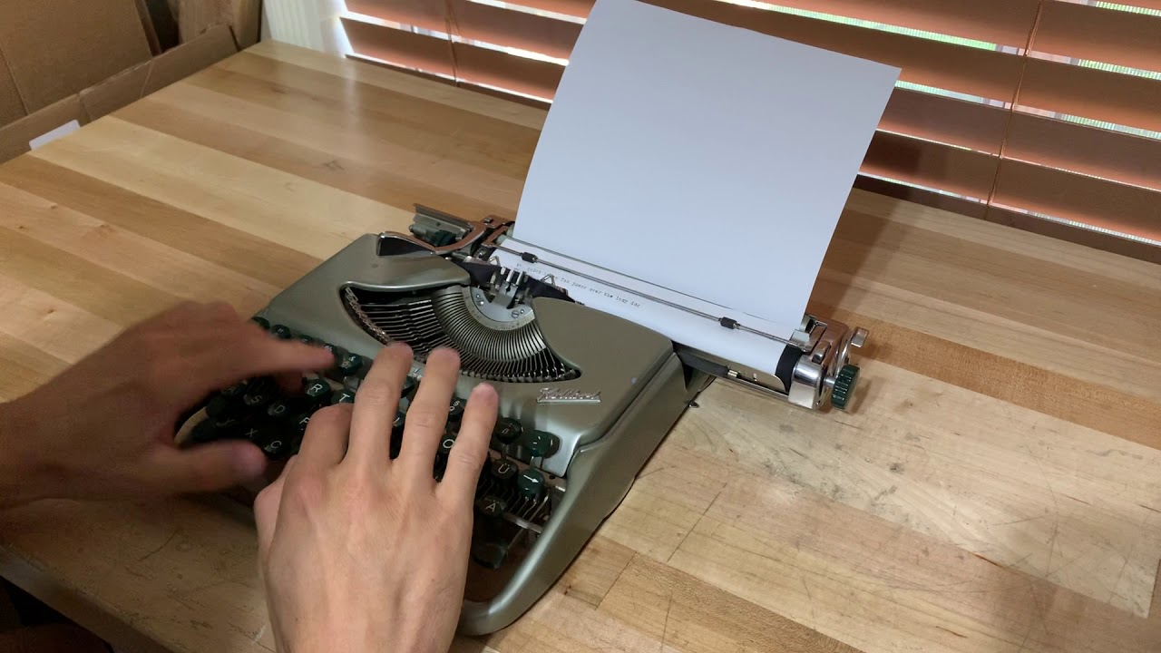 1960s Groma Kolibri Ultraportable Ultraslim Typewriter