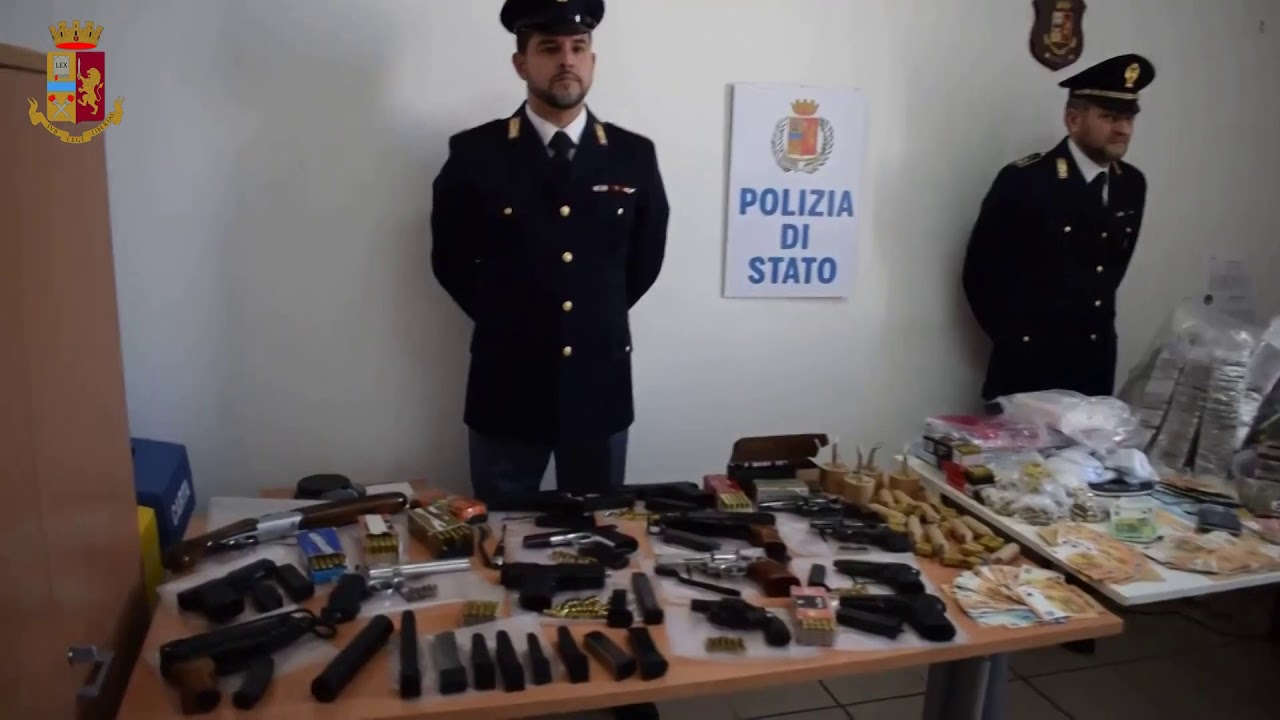 Ceglie del Campo, scoperto un deposito di armi e droga