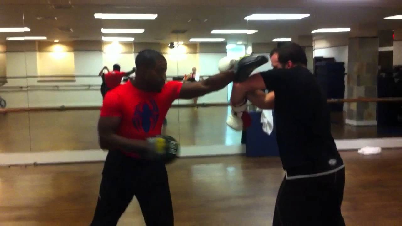 Wing Chun Kickboxing Bon Sao punching drill