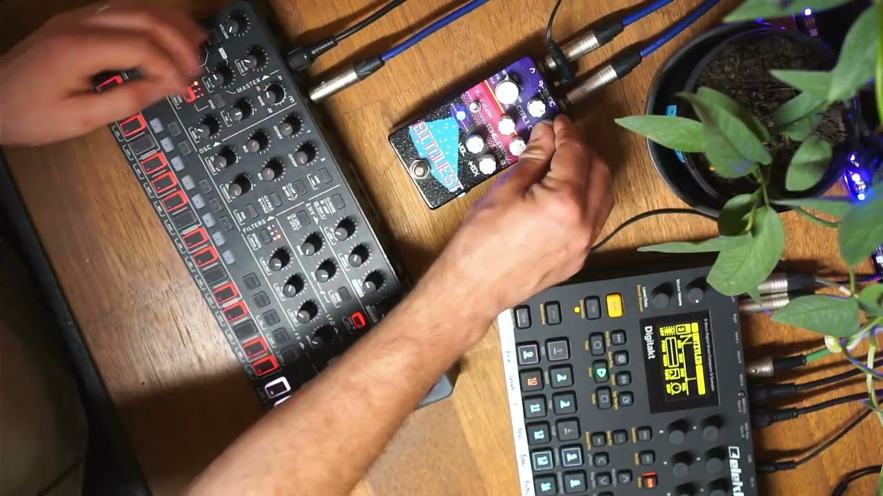 IK Multimedia Uno Synth Pro X Jam