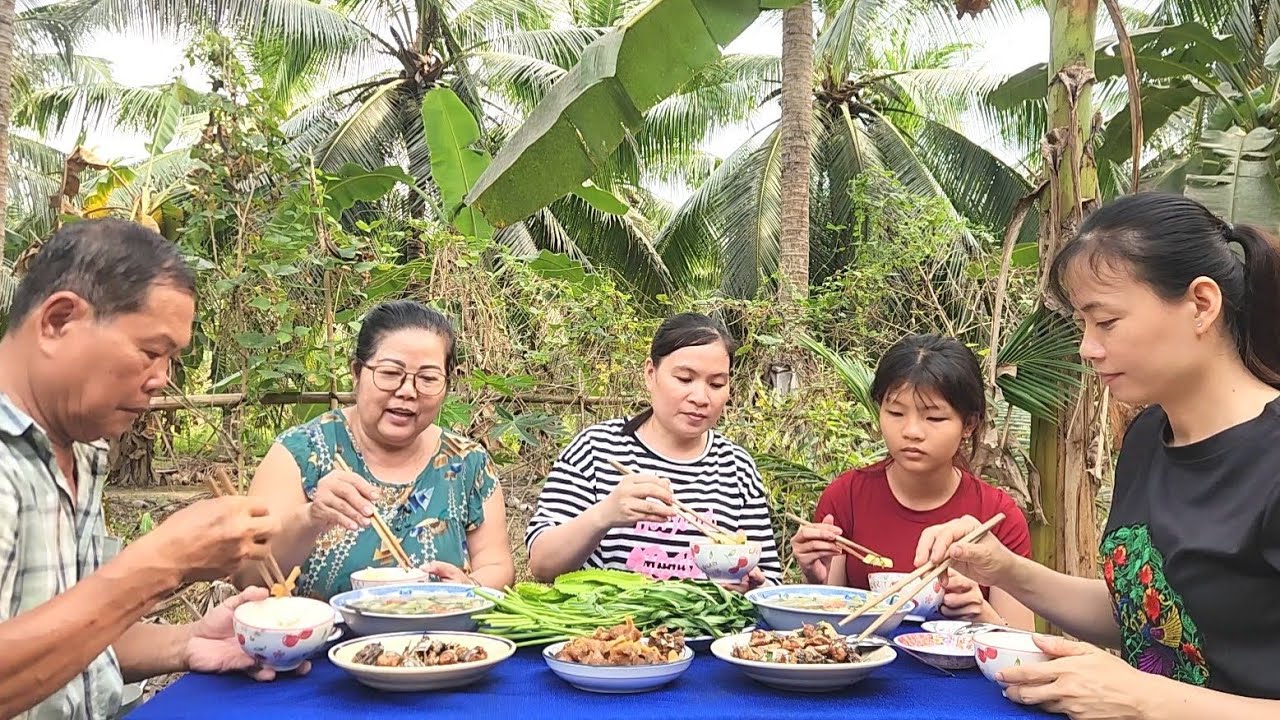 Những Ngày Cuối Năm Gia Đình Tôi Thường Làm Món Canh Chua Bầu Để Ôn Lại Nhiều Kỷ Niệm | TKQ & Family