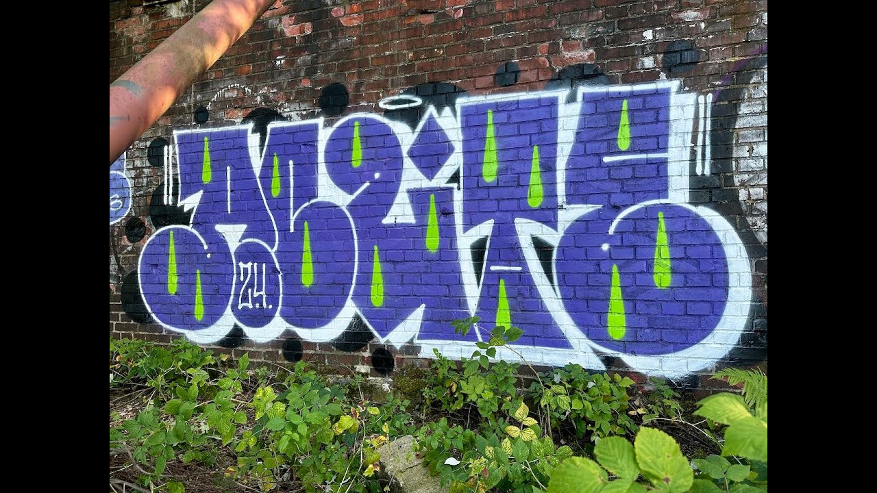 Acute (Purple&white throwup)