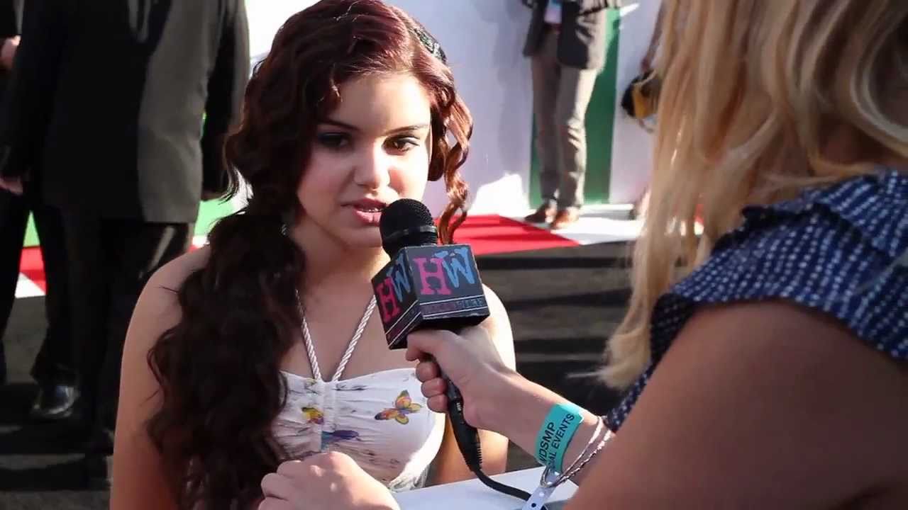 Ariel Winter Covers Adele Rolling In The Deep