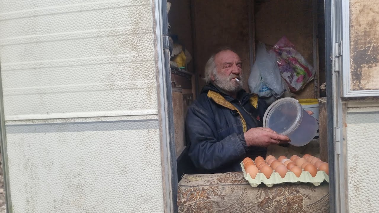 Žarko Hrgić izdržo zimu uz pomoć prijatelja.