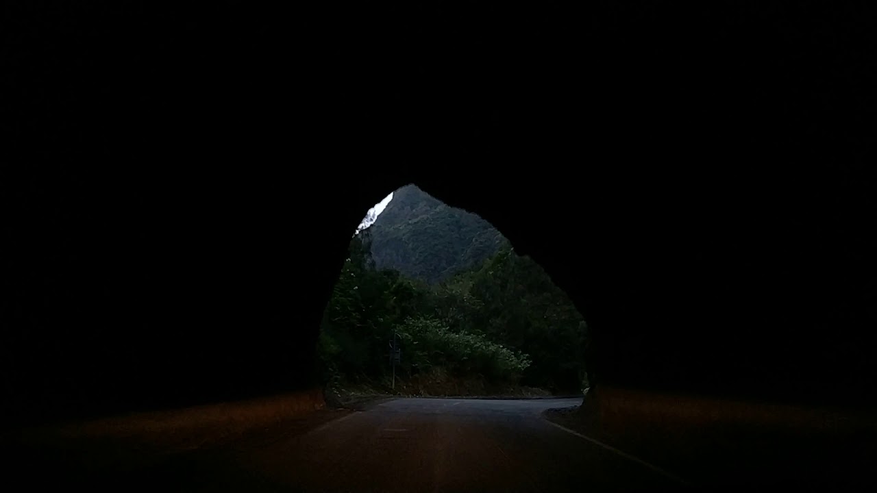 Route depuis Cilaos-Ville, île de la Réunion