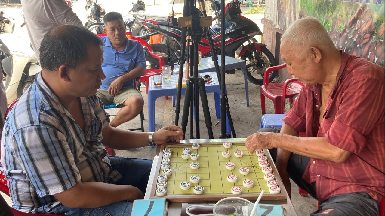 [Trực tiếp cờ tướng] Chú Việt Xích Lô gặp cao thủ Hoàng Lão Tà, tối tăm mặt mũi