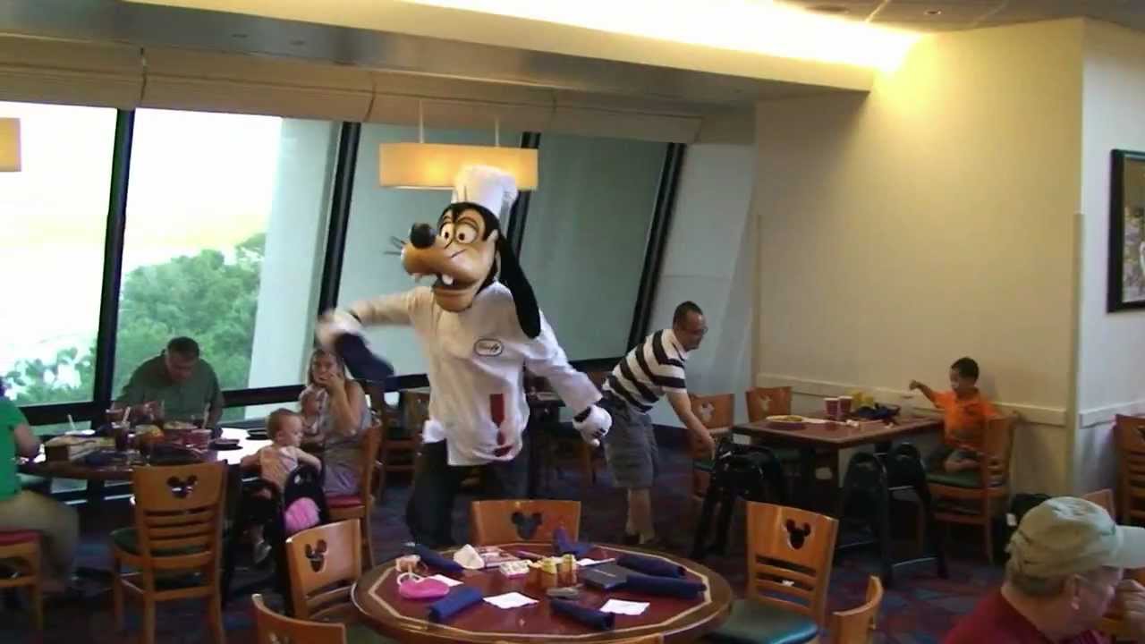 Chef Mickey's - Goofy Crazy Dance - with Mickey and Minnie, Contemporary Resort Disney World